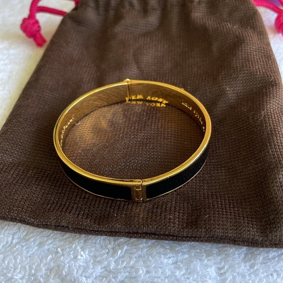 New KATE SPADE Heart BLACK GOLD-TONED BANGLE BRACELET - Picture 4 of 10